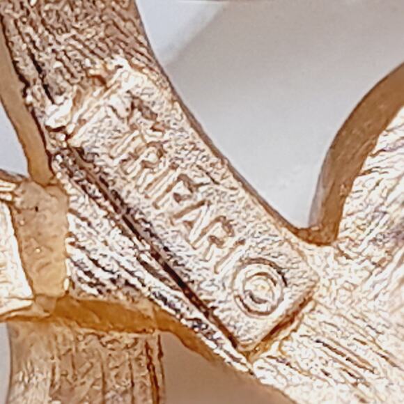 Vintage Crown Trifari Gold Plated Swirl Brooch Pin - Picture 5 of 11